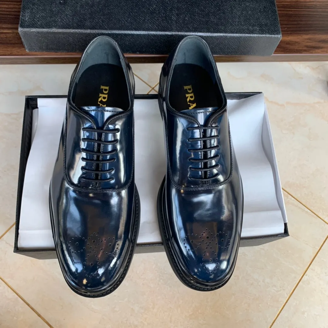 Men's shoes 💰860 💰Best recommendation✨PRADA Prada's top purchasing quality Imported color-brushed edge beads on the uppers Carved toe design Cowhide lining Private molded TPU outsole Non-slip, wear-resistant and elastic Fashionable and versatile Blue 39-44 in stock (38, 45 customized for replacement, return and exchange)